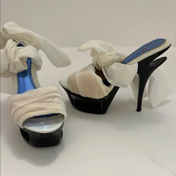 Chic Vintage White & Black Women's Stilello Heels with Lace Up Detail Size 8 - Picture 5 of 11